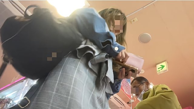 ◎ローアングル＃52 ギャル風お姉さんの白パンツ [483MB]