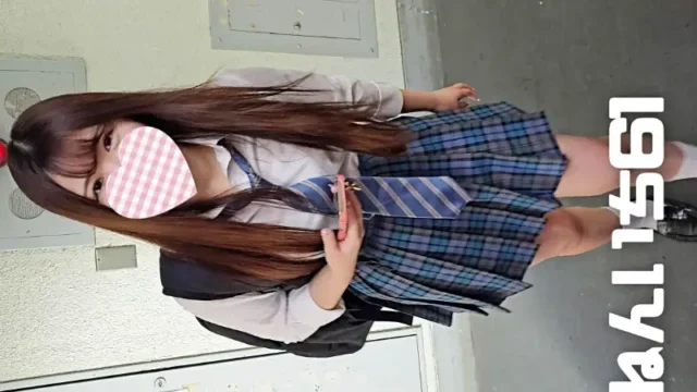 乃木坂系の前髪をした美人さんの盗撮パンチラ [997MB]