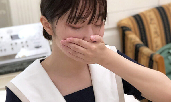 20才色白ロリ天然キャラ爆裂の優花ちゃんに義理のパパ（？）が中出し！