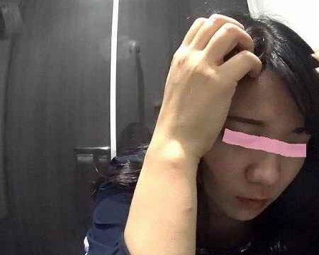 VIPな女子トイレ41いきみハァハァ言ったり苦戦中