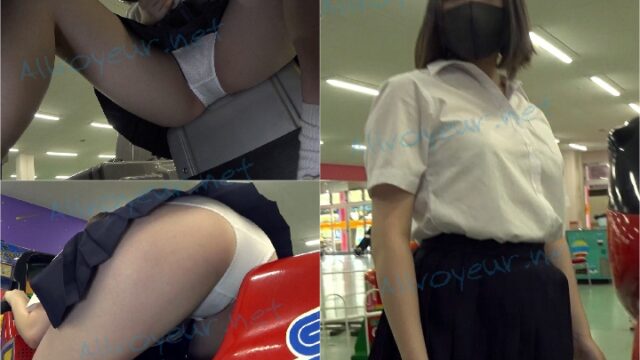 ミニスカ制服JKとパンチラデート（2）  ゲームセンターでパンチラ編
