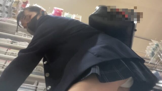 ◎ローアングル＃78 お団子ヘアーJKの生パンツ