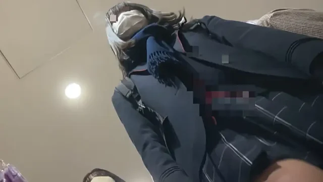 ◎ローアングル＃23 雑貨屋で見つけたたまらない純白パンツのJK [469MB]