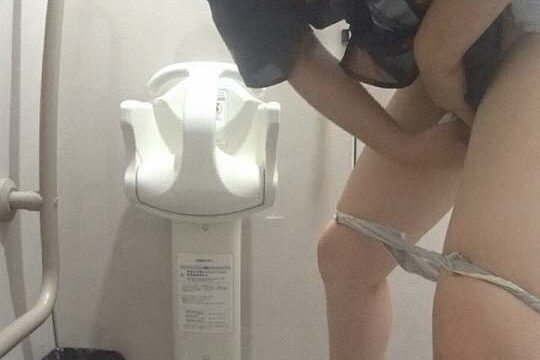 クリ刺激おしっこオナニー
