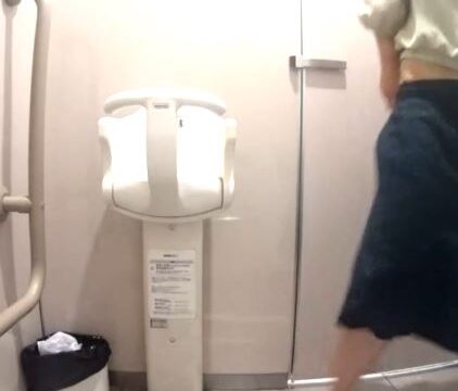 OLは食べて下痢して大便し毎日踏ん張って！頑張ってます！２カメラう〇こメイン高画質未圧縮