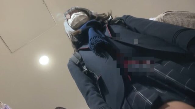 ◎ローアングル＃23 雑貨屋で見つけたたまらない純白パンツのJK