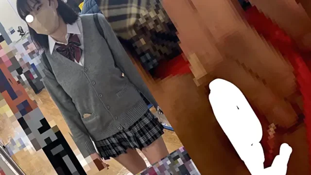vol.36(早期削除注意)激カワ美脚制服 K逆さ撮り [1.4GB]