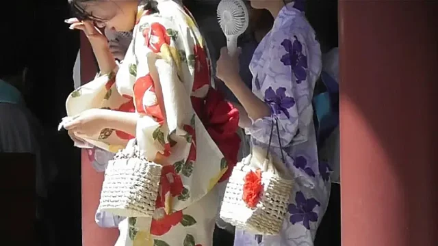 パンツ透けてる女の子を延々と追いかける動画 [1.4GB]