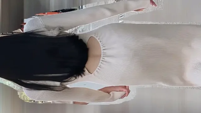 白ニットワンピの清楚なお姉さまのパンティーラインがクッキリ！！ [1.8GB]