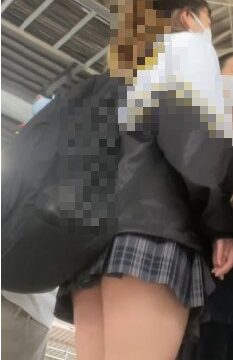 ◎ローアングル＃75 パンツを履いてるか分からないJK