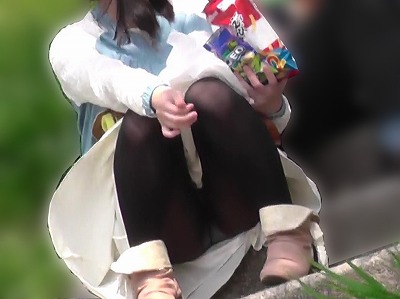 【お花見シリーズ003】　ああ青春の階段座り女子