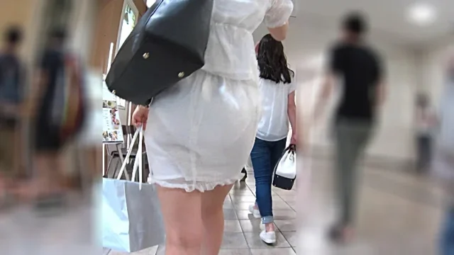 奇跡！完全に白下着が透っけすけな お姉さん極レアです：前編★超おすすめ！【極♀尻 056】 [295MB]