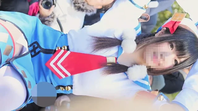 コミックマーケット コスプレ グラマラス美人レイヤーさんの★バックアングル&しゃがみ対面縞パンチラ★ コミケ [166MB]