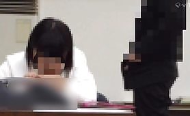 【変態動画】激カワ女子を至近距離で楽しむなら匂いを嗅ぎながら生ち○ぽ丸出しでシコりながらがイイに決まってるw