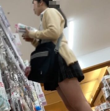 ◎ローアングル＃99 ポニーテールJKの生パンTバック