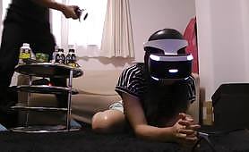 【VRパンチラ】スタイル抜群の友人の彼女にVRやらせたらパンチラしまくり②胸ちら＆後ろら