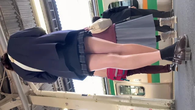 JK 生足 パンチラ 50 (再生時間2:47) [625MB]