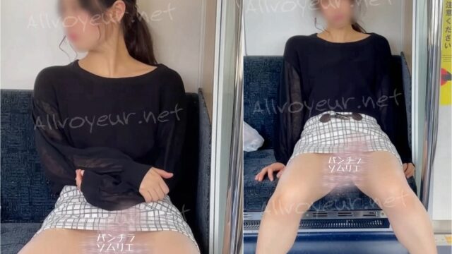 【再販】 アイドル並みのルックスを持つ JD　電車で対面パンチラ