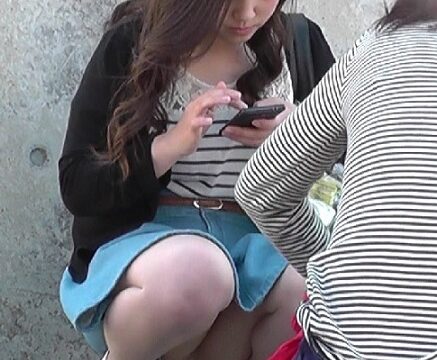 ﾐﾆｽｶなのにしゃがみっぱなしの女の子～動画～