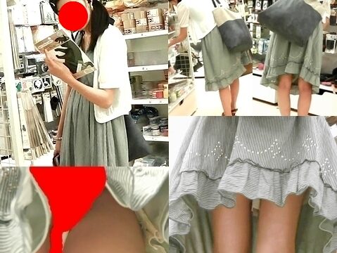 美脚で清楚な女の子！警戒心ゼロで何度も屈んでくれました