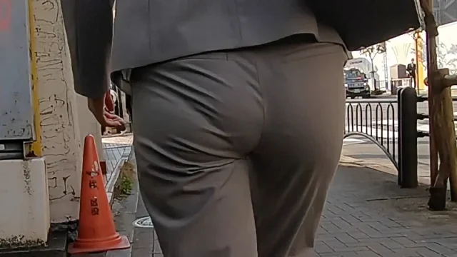 スコスコしたくなるパンティラインOL [342MB]