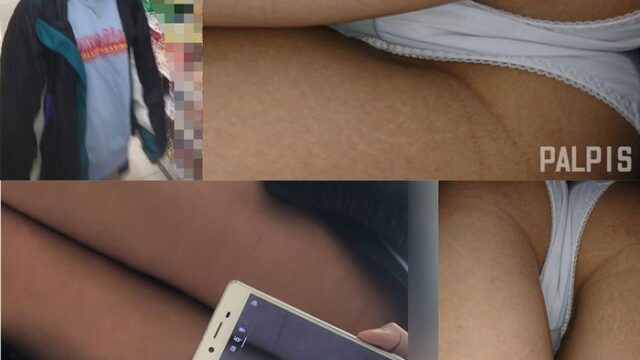 お母さんと日用品を買いに来ていた女の子をパシャリ