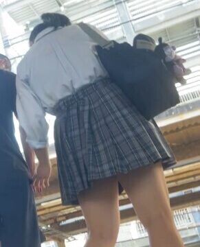JKお宝＃１うぶなカップルJKの白パンツ