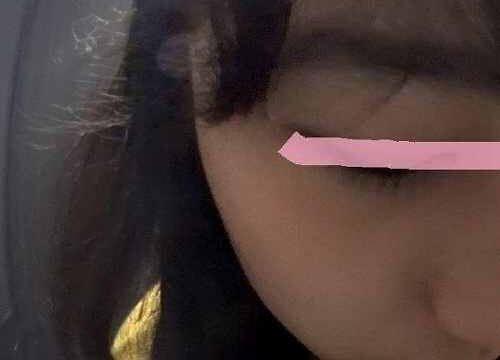 VIPな女子トイレ43ドアップでアナル拭き自分のう〇こ見つめる不思議ちゃん