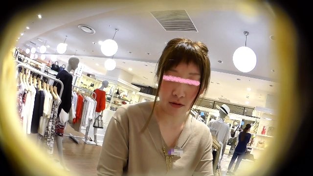 店員撮り148！　ゆるふわ人妻系店員さん むっちりお尻に食い込むパンティを激接写