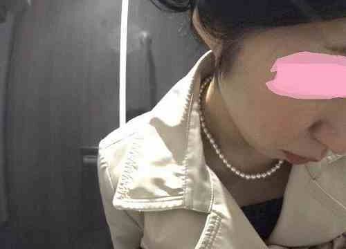 VIPな女子トイレ51肛門を刺激しすぎて脱肛OLかなりの極太を・・・