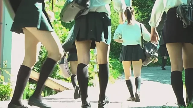 ピチピチ超ミニ○K集団-登校4-02【高画質HD】 [490MB]