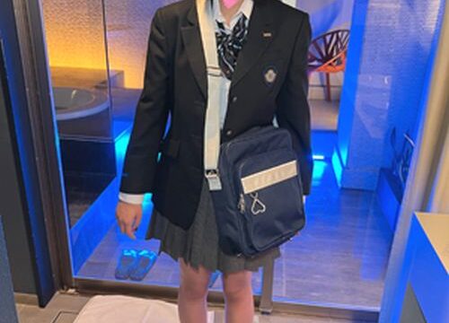 ※早期削除【顔出し】現役の制服女子_無垢な色白美少女に大量顔射_中出し映像も収録