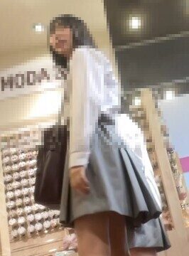 JKお宝＃２１　白パンツとヒョウ柄パンツのJK