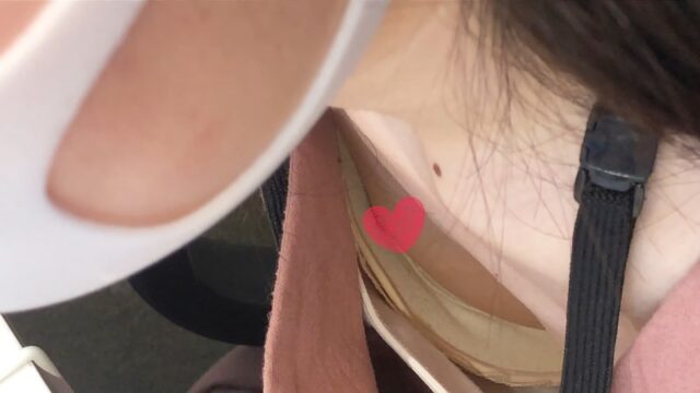 【胸ちら/乳首】会社内・大卒2年目の事務女の子【丸見え】 [205MB]