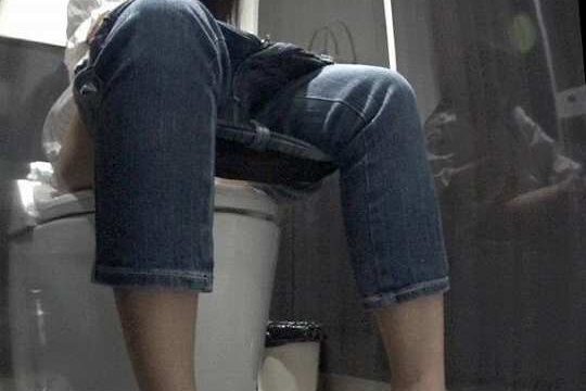 おしゃれな洋式6おまんこをグイっと