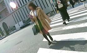 No.614小柄体型×爆乳がせわしなく揺れまくるOLさんの外回りのひととき
