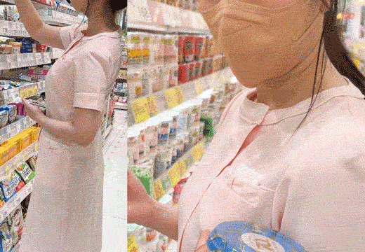 SS級爆乳！薬剤師のお姉さんを粘着おっぱい揉み【おっぱい痴かん】