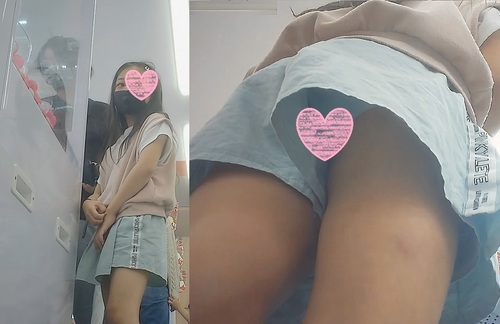 【美形ロリ逆さ】ママとUFOキャッチャーを楽しむ美形ロリを逆さ撮り
