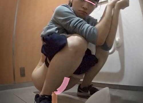 プルプル震え肛門おさえ「んっハァハァハァハァ」 軟便ぶら下がりの大都会駅トイレ未流出１０