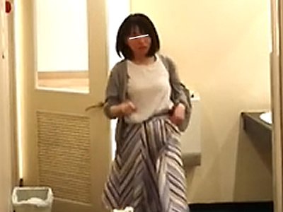 個室滞在時間短いせっかちお姉さん　5人目は美熟女！【新乱世厠神列伝】