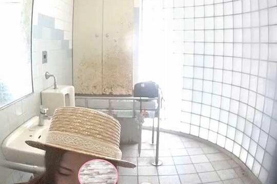海の共同トイレを撮ってきました！４トイレと着替え美人しかいません