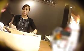 店員撮り118！　撮影に気付く美人店員 上下カメラに恐怖のカメラ目線…