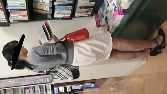 A1 使用感のある生Tバックお姉さん逆さ JDちゃん生パン白逆さ お姉さん生パン食い込み逆さ [42MB]