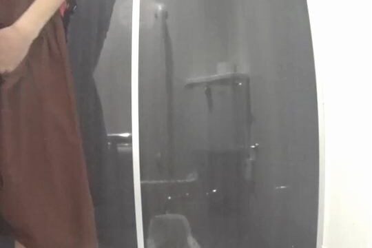 ２カメ新アングルでお漏らし撮れちゃいました