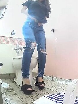 海の洋式トイレを２カメラで撮ってみた！３イベント超美女トイレお着換え乳首足裏の皺まで