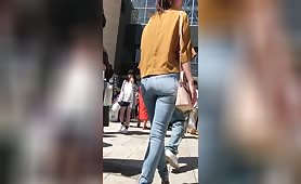 【1116】好きな寿司ネタを訊かれたら〜♪迷わずエンガワと答えるの〜♪的パンティーライン！ピチピチスキニージーンズ女子