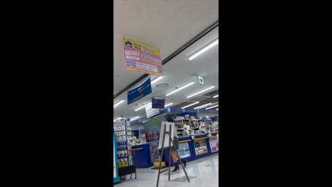 ★お姉さんの逆さパンチラ動画　１００