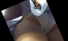 見上げるとパンチラ（本編目線なし）　～美人OLさんの青パンティーが眩しい～！学生さんも白パンティーで眩しい～！～