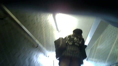 階段パンチラ④