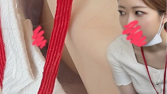 【休憩所の胸チラ④】オフィスビル内（S級美人お姉さん）喫煙中の胸チラ [487MB]